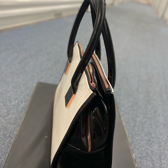 Ted Baker Patent Leather Shoulder Bag Black White - Picture 3 of 9